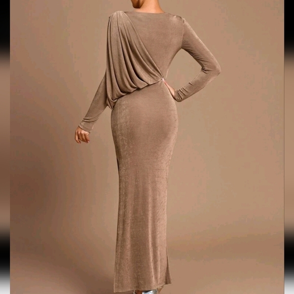 Elegant And Romantic Brown Knitted Fabric Round Neck Long Sleeve Pleated Dress - Picture 3 of 4